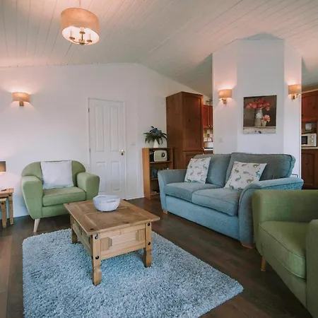 Walled Garden Lodges Loch Lomond Balloch Exterior photo