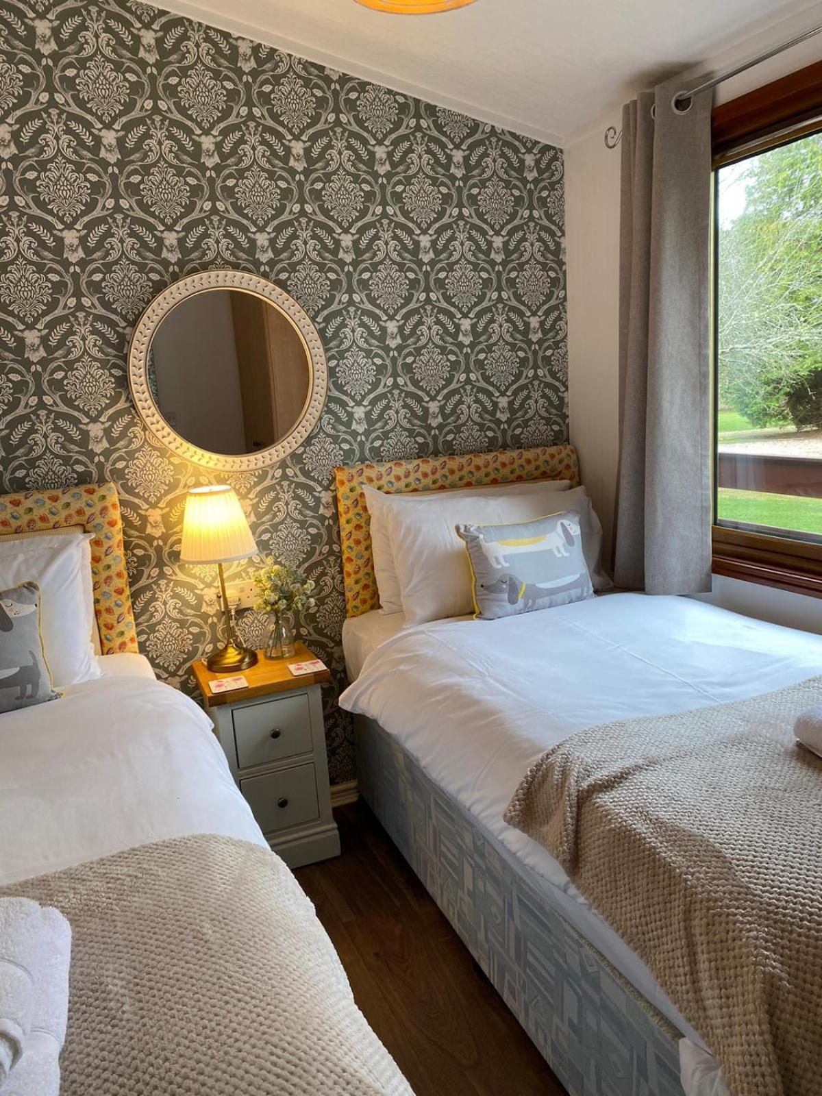 Chalet Walled Garden Loch Lomond Balloch