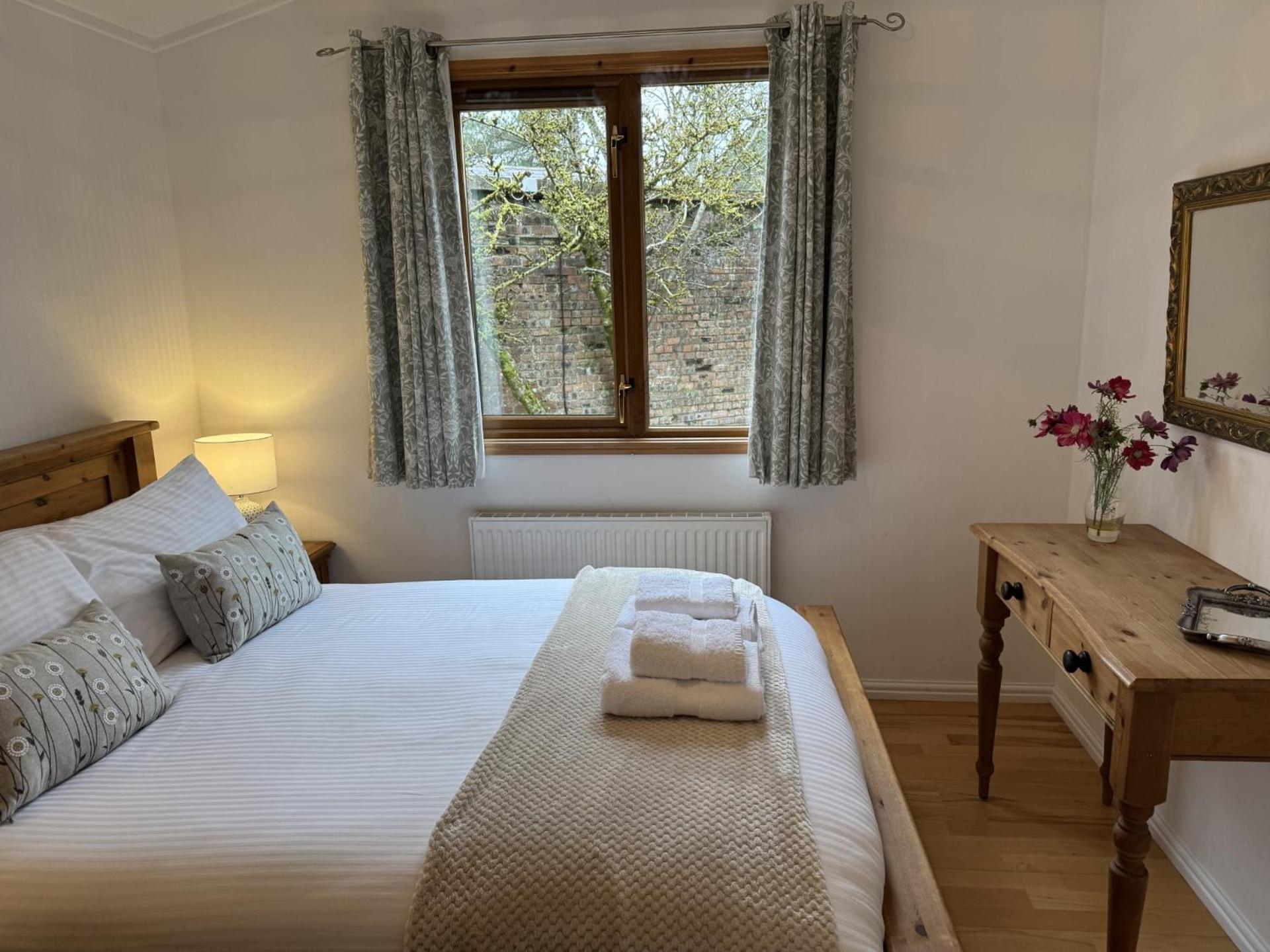 Walled Garden Loch Lomond Chalet *